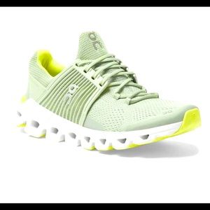 On Cloudswift Running Shoe